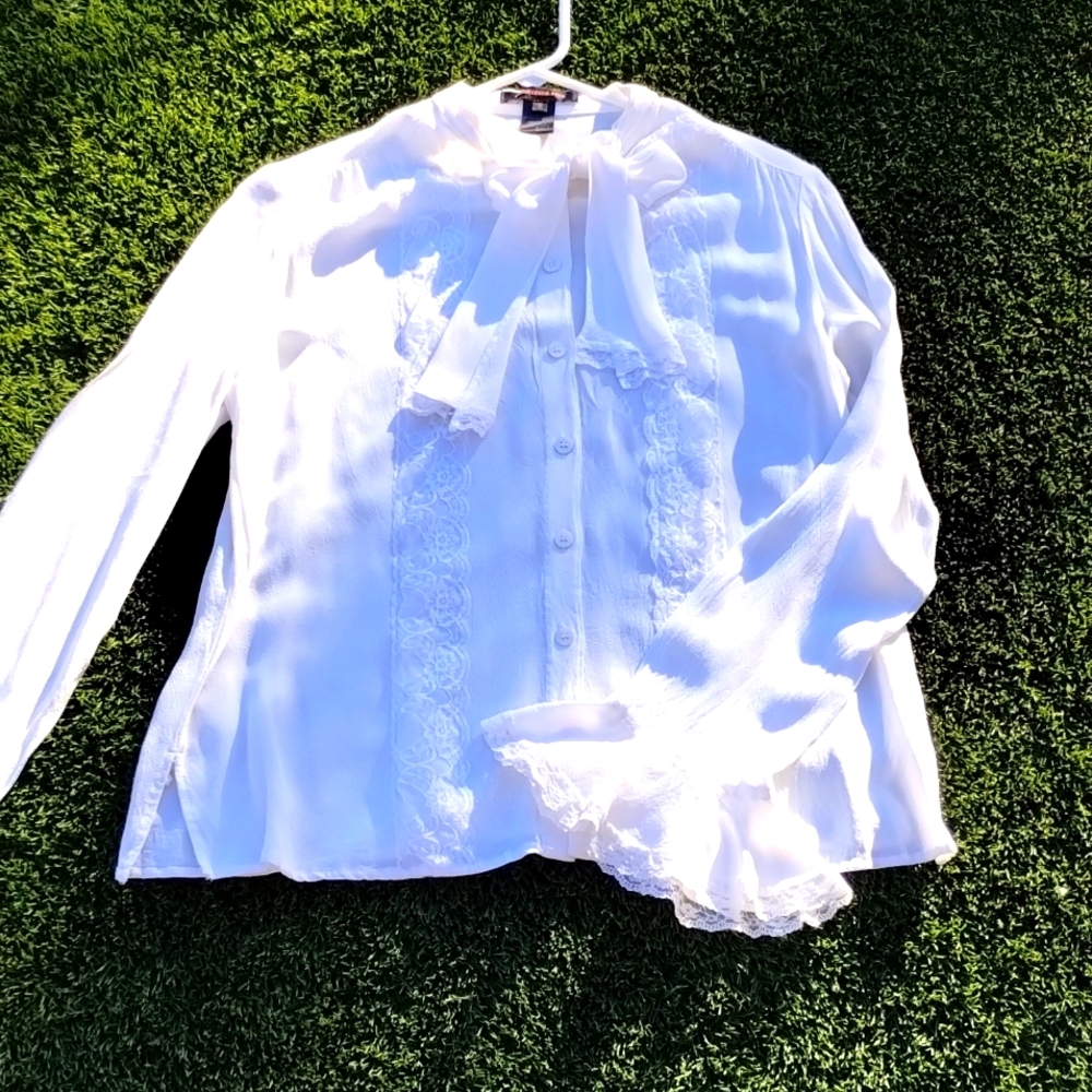 Francesca Rose white blouse. Lace trim details, bottom down, size S.